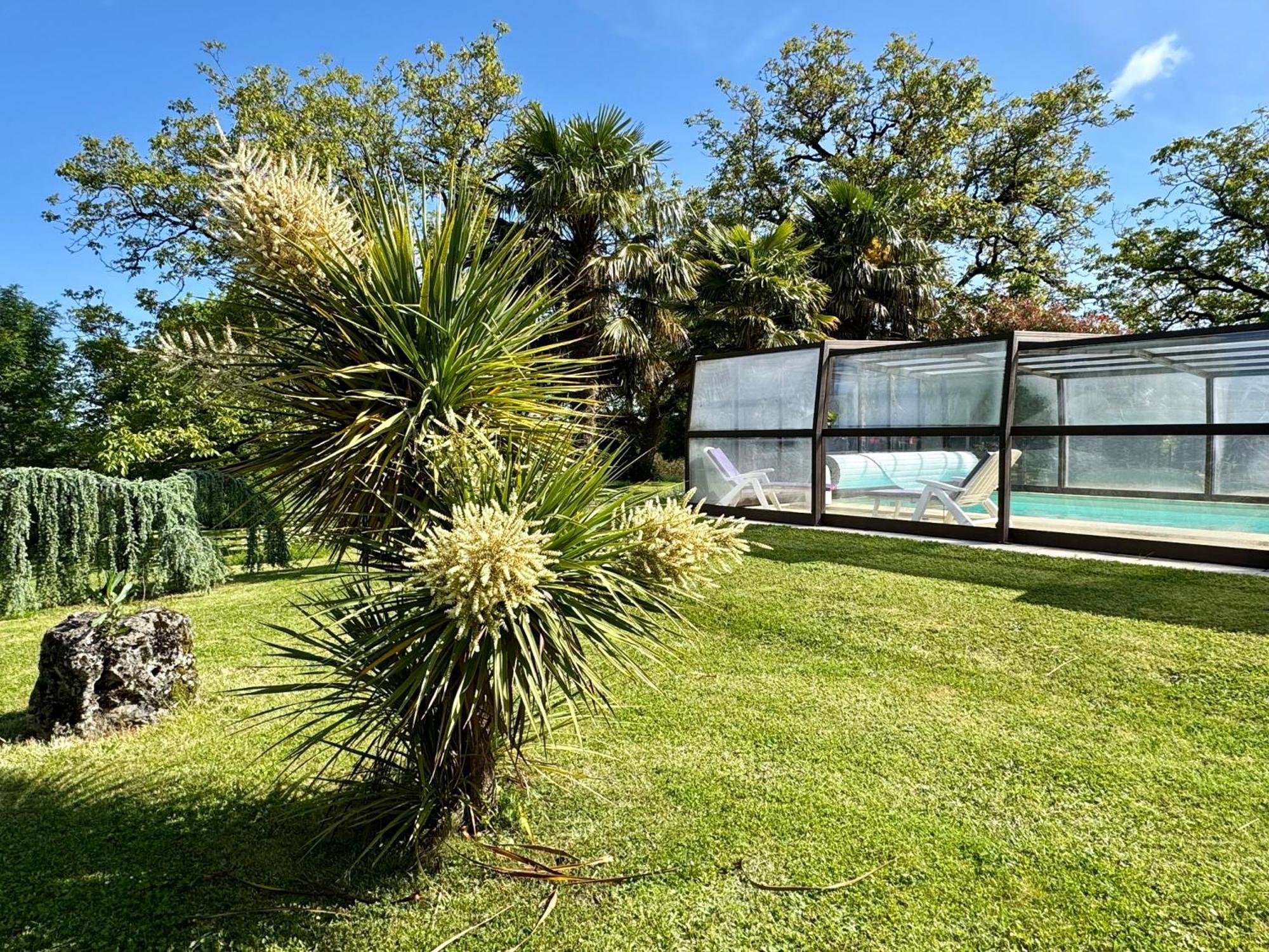 Maison De Charme Piscine Couverte Chauffee Mayrinhac-Lentour المظهر الخارجي الصورة